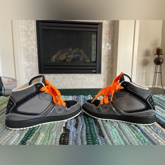 Kids Air Jordans - Picture 2 of 6